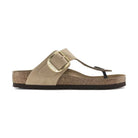 Dettaglio maxi fibbia Big Buckle regolabile Birkenstock Gizeh donna Nubuck