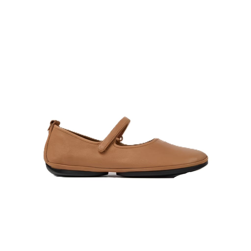 Fondo della suola in gomma con design antiscivolo per superfici urbane.