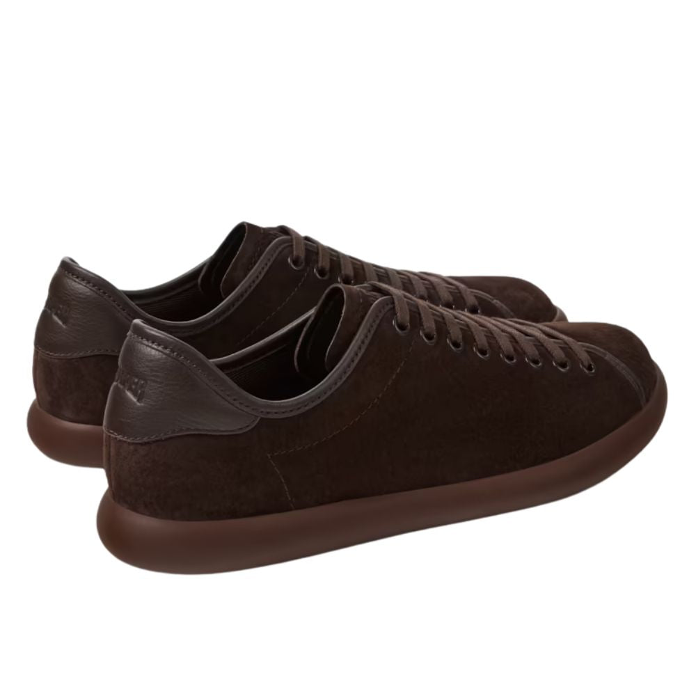 Calzatura maschile ideale per il tempo libero e l'uso quotidiano in città.