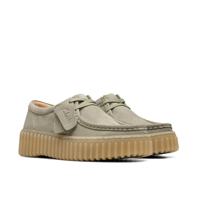 Clarks Torhill Bee dettaglio tomaia in suede con cuciture a vista e lacci