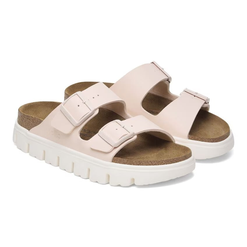 Vista angolata sandalo platform Birkenstock Arizona Papillio Chunky in materiale Birko-Flor.