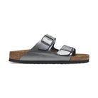 Sandalo Birkenstock Arizona Donna in Birko-Flor fotografato di tre quarti per evidenziare il design iconico.