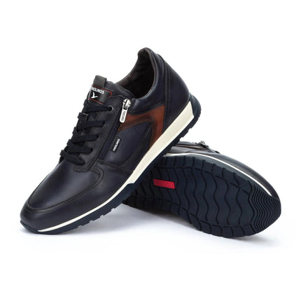 Men’s Córdoba sneakers Pikolinos black lifestyle urban walking scene
