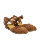 Dettaglio delle fasce incrociate dei sandali El Naturalista N5207 Stella in pelle.