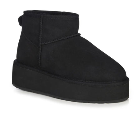 Compact flatform boots with defined tread sole