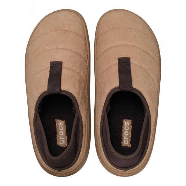 Crocs Classic Sueded Moc vista laterale con tomaia morbida effetto suede