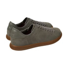 Inquadratura prospettica laterale che mostra il profilo leggero e flessibile della sneaker Soller.