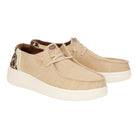 Dettaglio della suola platform Rise e dei lacci elastici Easy-On.