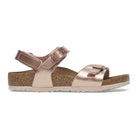 Dettaglio finitura metallizzata tomaia Birko-Flor sandalo Birkenstock Rio HL Kids