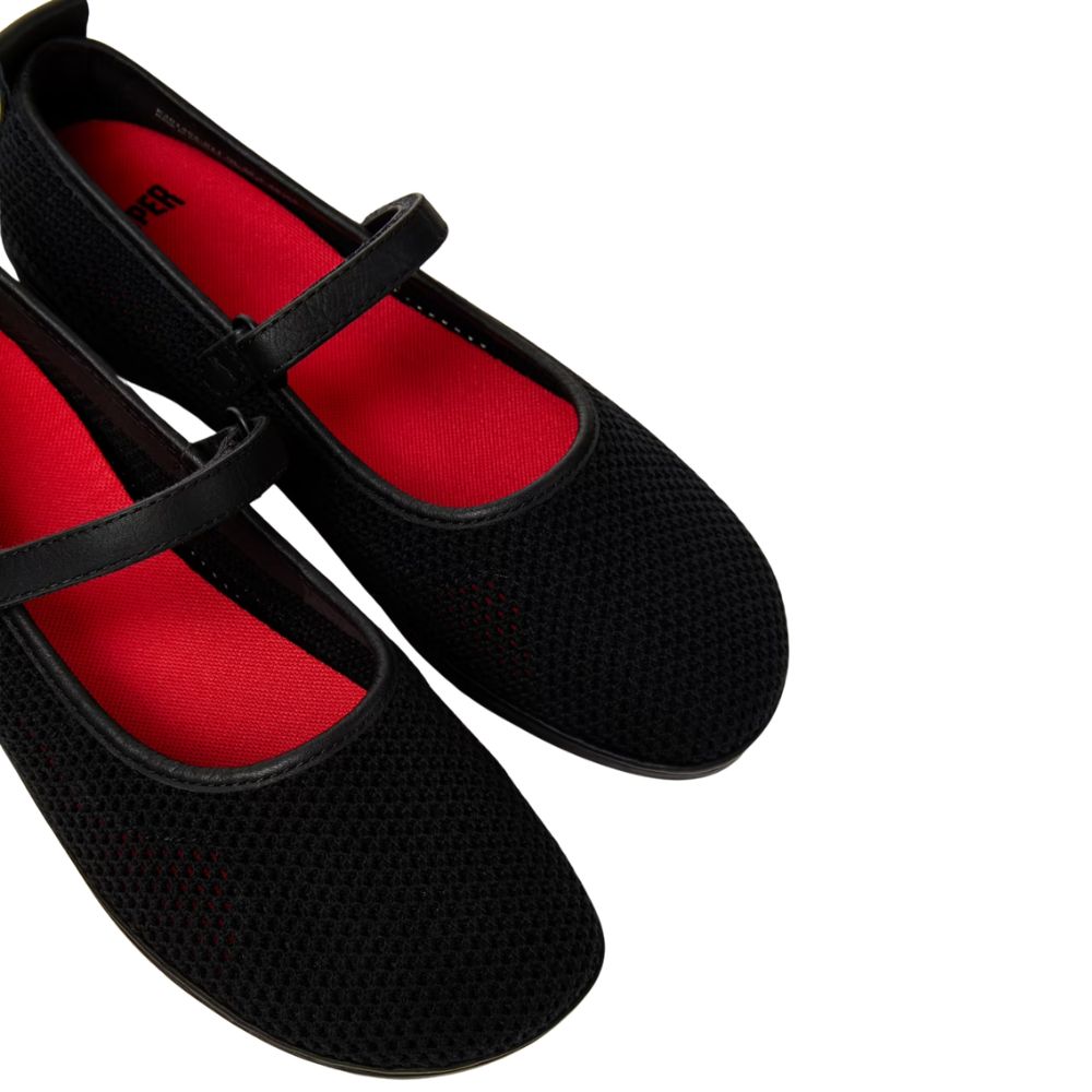 Fondo della suola in gomma con design antiscivolo per la città.