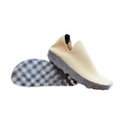 Asportuguesas Care sneaker slip-on unisex in tessuto elastico riciclato — vista lifestyle indossata