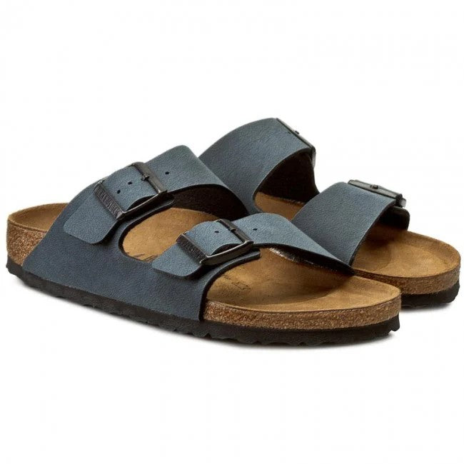 Fibbie metalliche anallergiche regolabili Birkenstock Arizona Classic primo piano